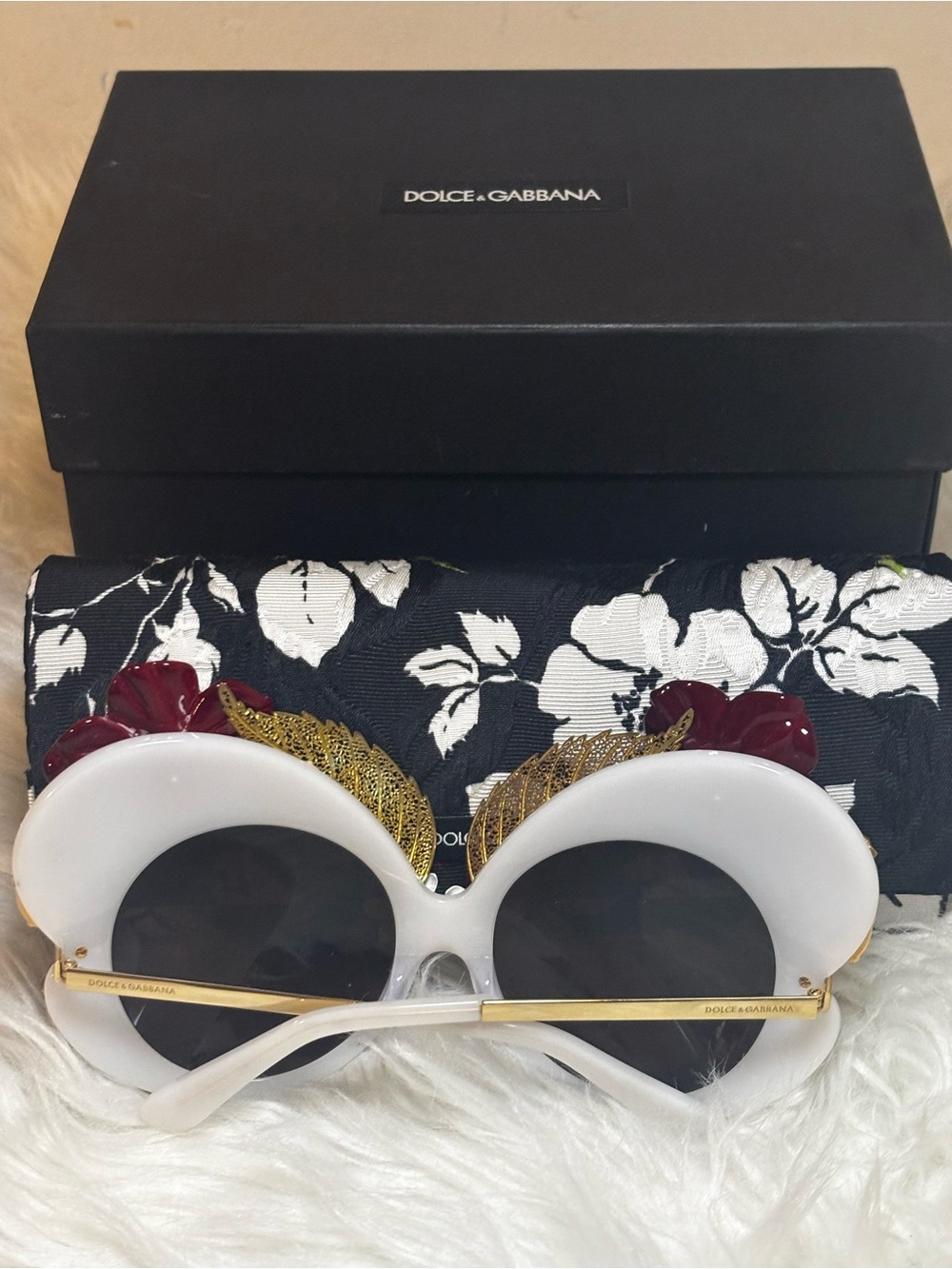 Dolce&Gabbana Limited Edition runway oversized red Floral Embellished Sunglasses - Picture 15 of 17